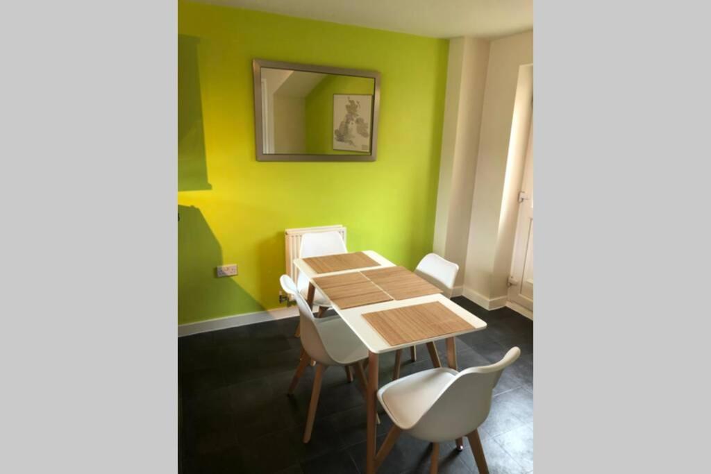Dudley House **Staycation & Contractors** Sleeps 7 Тіптон Екстер'єр фото